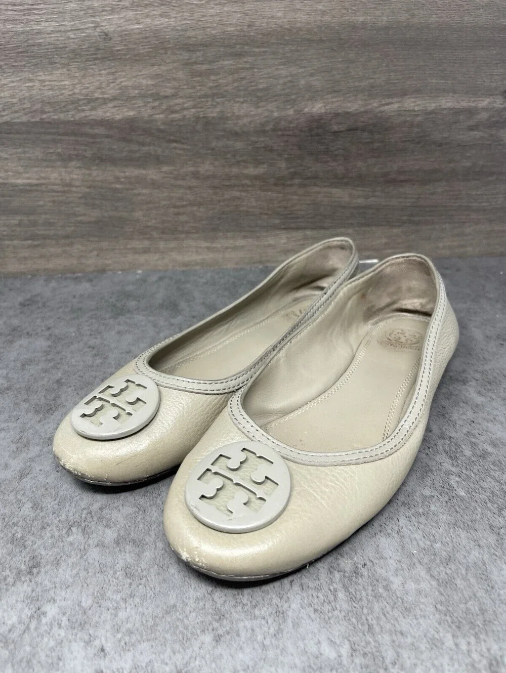 Tory Burch Travel Ballet Flats Womens Size 8 Grey Neutral Leather Slip On Shoes